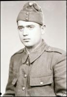 cca 1948 és cca 1954 között készült műtermi felvételek katonákról, 13 db vintage NEGATÍV, 9x6 cm-es ...