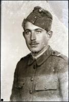 cca 1948 és cca 1954 között készült műtermi felvételek katonákról, 13 db vintage NEGATÍV, 9x6 cm-es ...