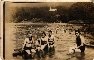 1941 Szováta-fürdő, Baile Sovata; fürdőzés a tóban / bathing in the lake. photo (EK)