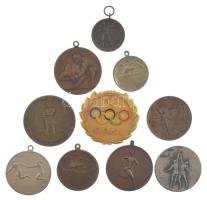 10 darabos sport emlékérem és díjérem tétel, közte ~1940. "Magyar Vívó Szövetség Budapest" egyoldalas bronz emlékérem, hátoldalán "Magyar-német barátságkupa Budapest 1942. XI. 19-22. Párbajtőrcsapat II." gravírozással (43mm) T:1-,2