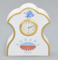 Herendi kék Apponyi mintás asztali óra, Agrana 2011 matricás felirattal/logóval. Kézzel festett, jelzett, hibátlan, eredeti dobozában, m: 11 cm