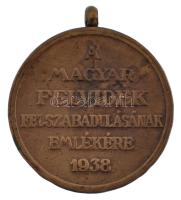 1938. "Felvidéki Emlékérem" bronz kitüntetés mellszalag nélkül T:2,2- ph. Hungary 1938. &q...