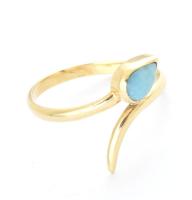 Arany (Au/14k) 3 db nyaklánc nettó: 9,2g, h: 56, 41, 54 cm, 1 db gyűrű, kővel ékítve, m: 57. bruttó:...