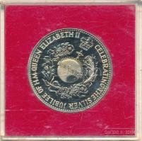 Nagy-Britannia 1977. "Ezüst Jubileum - II. Erzsébet" Cu-Ni emlékérem eredeti plasztik dísz...