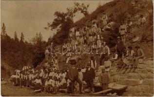 Erdélyi vasút építése, munkások / Transylvanian railway construction, workers. photo (EK)