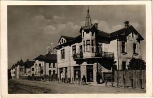 Dés, Dej; villanegyed, üzlet, kerékpárok. Nagy Péter kiadása / villas, shop, street view, bicycles (EK)