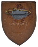 ~1960. "I. László Gimnázium (Szent László Gimnázium)" zománcozott iskolajelvény (38x30mm) ...