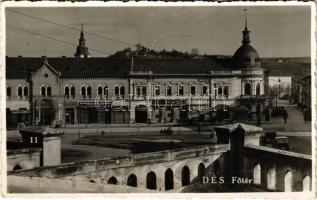 1941 Dés, Dej; Fő tér, Gyógyszertár, patika, Salamon Jakab, Bíró, Wolf, Heinovits Ferenc, Jónás Elemér üzlete, automobil / main square, pharmacy, shops, automobile