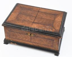 Antik ékszeres ládika. Politúrozott fa, tükörrel, kiemelhető rekesszel. oroszlán lábakkal. Enyhén sé...