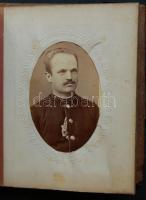 cca 1860-1890 Fotó gyűjtemény: 16 db keményhátú fotó, felerészt katonákat ábrázolóak korabeli kapcso...