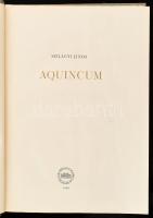 Szilágyi János: Aquincum. Bp., 1956, MTA. Megjelent 1850 példányban. Kiadó eigészvászon kötésben, kissé sérült kötéssel, egyik kihajtható mellékleten szakadással.