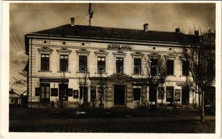 1942 Nagykőrös, Népbank, Deák cukrászda, Biczó Dénes üzlete