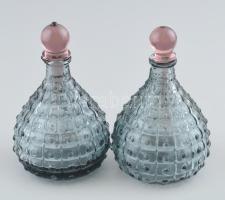 2 db design parfümös üveg. Kézzel készített, anyagában színezett üveg, m: 13 cm