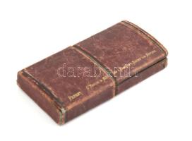 C. Riefler Patent körzőkészlet, kopott bőrtokban, a tok alján hiányos Calderoni és Tsa címkékkel, to...