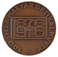 1976. "100 éves a Magyar Optikai Művek" kétoldalas bronz emlékérem (80mm) T:1- kis ph