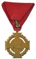 1908. "Katonai Jubileumi Kereszt" aranyozott bronz kitüntetés, modern vörös mellszalaggal ...