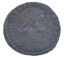 Római Birodalom / Siscia / II. Constantius 334-335. AE Follis (2,07g) T:1- Roman Empire / Siscia / Constantius II 334-335. AE Follis FL IVL CONSTANTIVS NOB C / GLOR-IA EXERC-ITVS - dot delta SIS dot (2,07g) C:AU RIC VII 237.