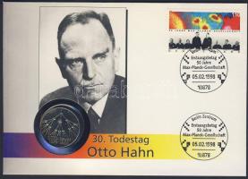 NSZK 1979G 5M "Otto Hahn" bélyeges érmés borítékon elsőnapi bélyegzővel, hátoldali ismertető tanúsítvánnyal T:BU