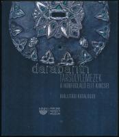 Tarsolylemezek. A honfoglaló elit kincsei. Kiállítási katalógus. Szerk.: dr. Virágos Gábor. Bp., 2022, Magyar Nemzeti Múzeum, 135 p. Gazdag képanyaggal illusztrált. Kiadói papírkötés.