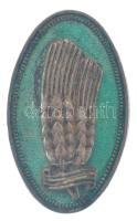 ~1953. Ezüstkalászos Gazda festett, ezüstözött, rátétes bronz jelvény (25x15mm) T:2,2-
