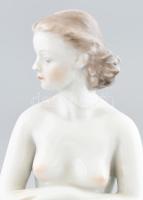 Herendi álló női akt. Kézzel festett, jelzett, javított (feje visszaragasztott), m: 28,5 cm