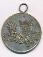 1942. "Kossuth Dalkör XL 1902-1942" ezüstözött Cu-Zn emlékérem füllel "Berényi" ...