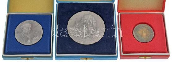 Csehszlovákia 1982-1985. 3 darabos fém emlékérem tétel dísztokban, közte 1985. "Érmék és érmek ...
