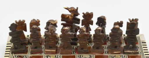 Jemen. Sakk készlet, díszdobozban, csont figurákkal, csont, fa és gyöngyház berakásos tábla, díszdob...