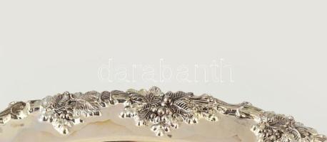 Godinger dekoratív, ezüstözött talpas asztali kínáló. Jelzett, kisebb elszíneződésekkel, d: 30 cm