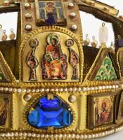 A Szent Korona hiteles mérethű másolata. Réz, zománc, féldrágakövekkel. Függők nélkül, gyöngy lejár....