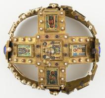 A Szent Korona hiteles mérethű másolata. Réz, zománc, féldrágakövekkel. Függők nélkül, gyöngy lejár....