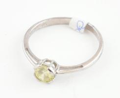 Ezüst(Ag) gyűrű kőékítéssel, jelzett, méret: 56, bruttó: 1,4 g