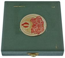 1975. "Fejér megyei tanács / 1975 április 4" egyoldalas ezüstpatinázontt emlékplakett &quo...