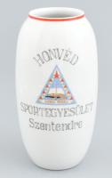 Hollóházi népi motívumos váza, Honvéd Sportegyesület Szentendre (Katonai Főiskola) mintával. Matricá...