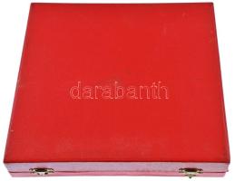 ~1970. "BM Határőrség" jelzett hollóházi porcelán plakett eredeti dísztokban (151x158mm) T...