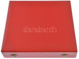 ~1970. "BM Tart. Ti. Isk. (Tartalékos Tisztképző Iskola)" jelzett hollóházi porcelán plake...