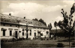 1970 Csanádpalota, Klemen László tér, étterem, cukrászda, Készáru és méteráru üzlet. Képzőművészeti Alap