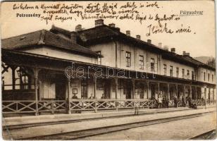 1917 Petrozsény, Petrosani; vasútállomás. Vasúti levelezőlapárusítás 1139. / railway station (fa)