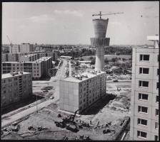 1970 Szeged, új víztorony építése, sajtófotó, hátoldalán feliratozott, pecséttel jelzett (MTI Foto Főosztály - Magyar Hírek), 14,5x13 cm