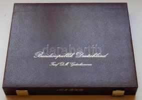 Éremtartó kazetta, 30 férőhellyel, 28mm átmérőjű érmékhez