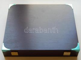 Éremtartó kazetta, 2db tálcával, összesen 36 férőhellyel, 53x53mm