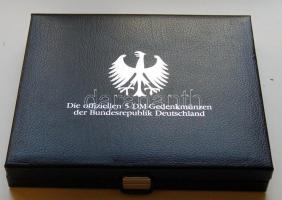 Éremtartó kazetta, 21 férőhellyel, 28mm átmérőjű érmékhez