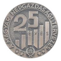 1972. 25 éves a magyar népgazdasági tervezés 1947-1972 ezüstözött fém plakett dísztokban (60mm) T:1-