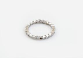 Ezüst(Ag) gyűrű, kőhiánnyal, jelzett, méret: 58, bruttó: 2,3 g
