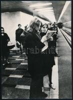 1972 Bp., metróállomás, sajtófotó, a hátoldalon feliratozott, pecséttel jelzett, 22,5x16 cm