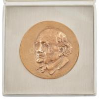~1970-1980. Férfi portré egyoldalas bronz emlékérem eredeti tokban (92mm) T:1-