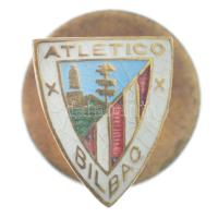 Spanyolország ~1950. Atletico Bilbao zománcozott bronz gomblyukjelvény. A ma Athletic Club Bilbao néven ismert csapat a spanyol labdarúgás egyik meghatározó klubja, 8-szoros bajnok és 23-szoros kupagyőztes, bár utoljára 1984-ben tudott trófeát nyerni (igaz, akkor egyszerre mindkettőt). Alapítása óta csak baszk nemzetiségű játékosok szerepelhetnek a színeiben. A klub soha nem esett ki az élvonalból. T:1-,2 repedezett zománc Spain ~1950. Atletico Bilbao enamelled bronze button badge. The team known today as Athletic Club Bilbao is one of the dominant clubs in Spanish football, 8-time champion and 23-time cup winner, although the last time they managed to win a trophy was in 1984 (both at the same time). Since its foundation, only players of Basque nationality have been allowed to play in its colors. The club has never been relegated from the first class. C:AU,XF cracked enamel