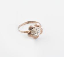 Ezüst(Ag) virágos gyűrű, jelzett, méret: 53, bruttó: 1,7 g