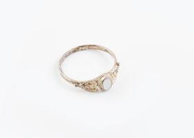 Ezüst(Ag) gyűrű, jelzett, méret: 56, bruttó: 1,3 g