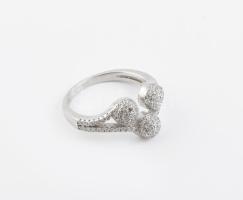 Ezüst(Ag) köves gyűrű, jelzett, kőhiánnyal, méret: 52, bruttó: 3,2 g